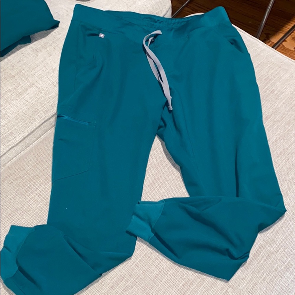 Figs scrub joggers! Size XL!